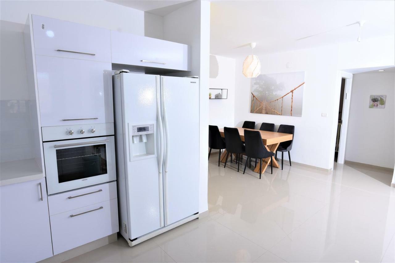 Aristone Luxury Apartment Tiberiade Esterno foto