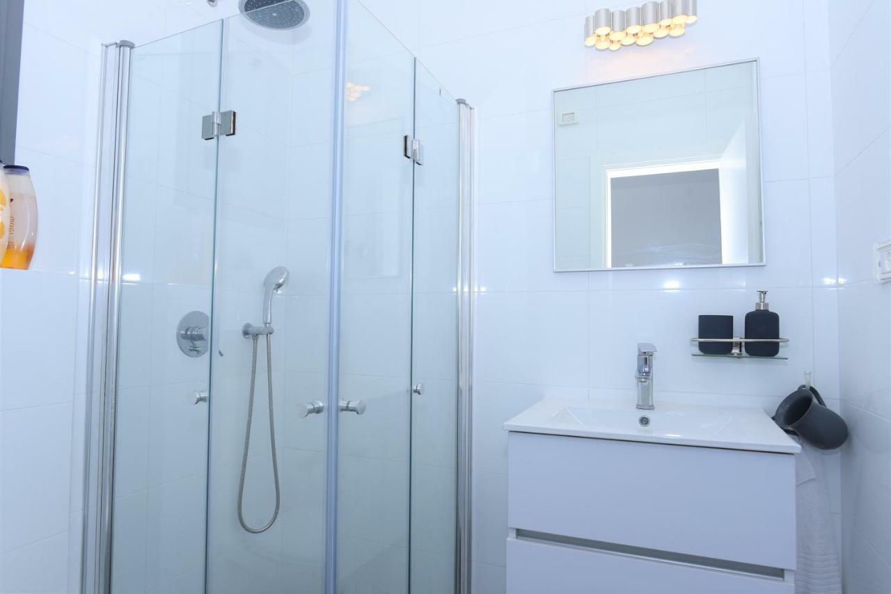 Aristone Luxury Apartment Tiberiade Esterno foto